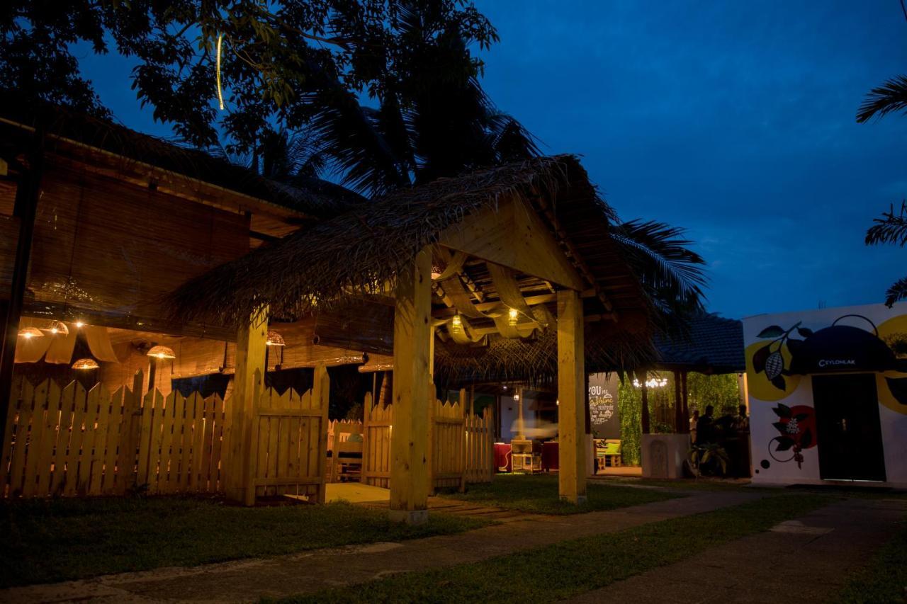 Tuk Tuk Hostel Negombo Exterior foto